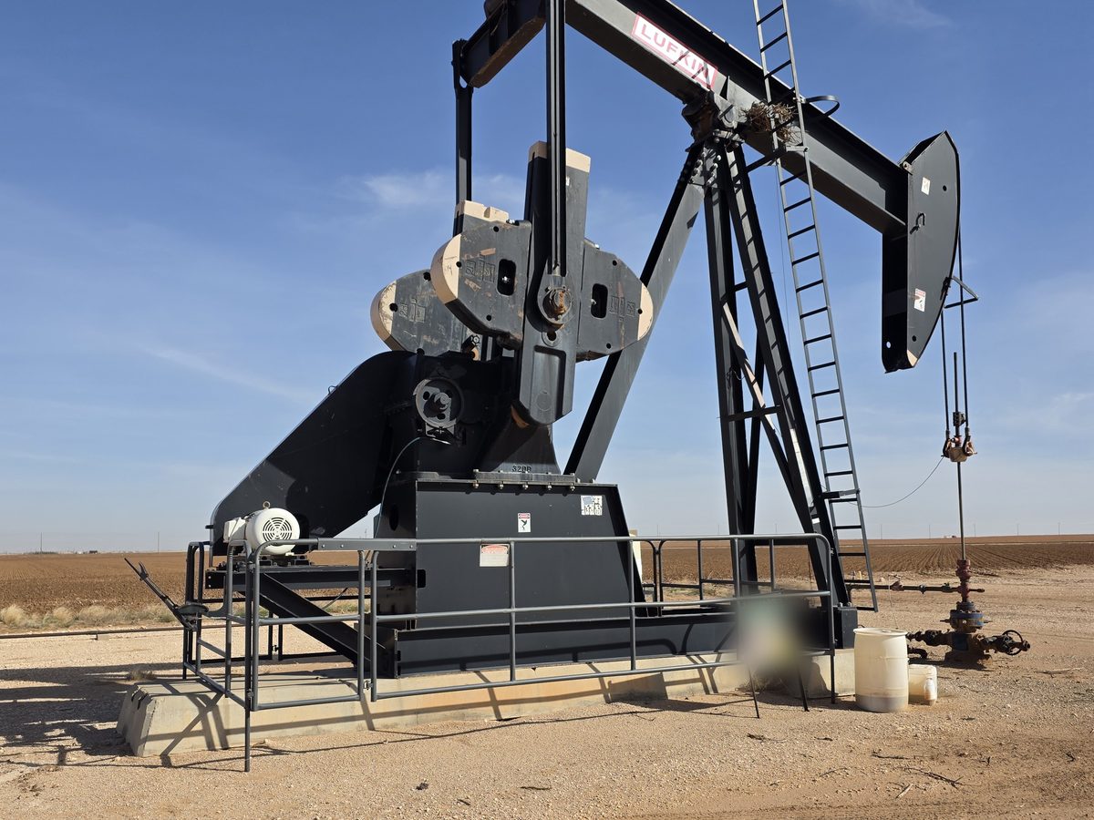 Black Lufkin pumping unit on location