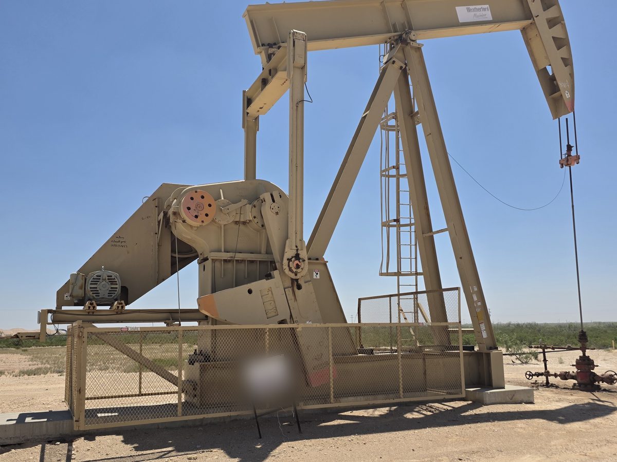 Weatherford Maximizer pumping unit on location
